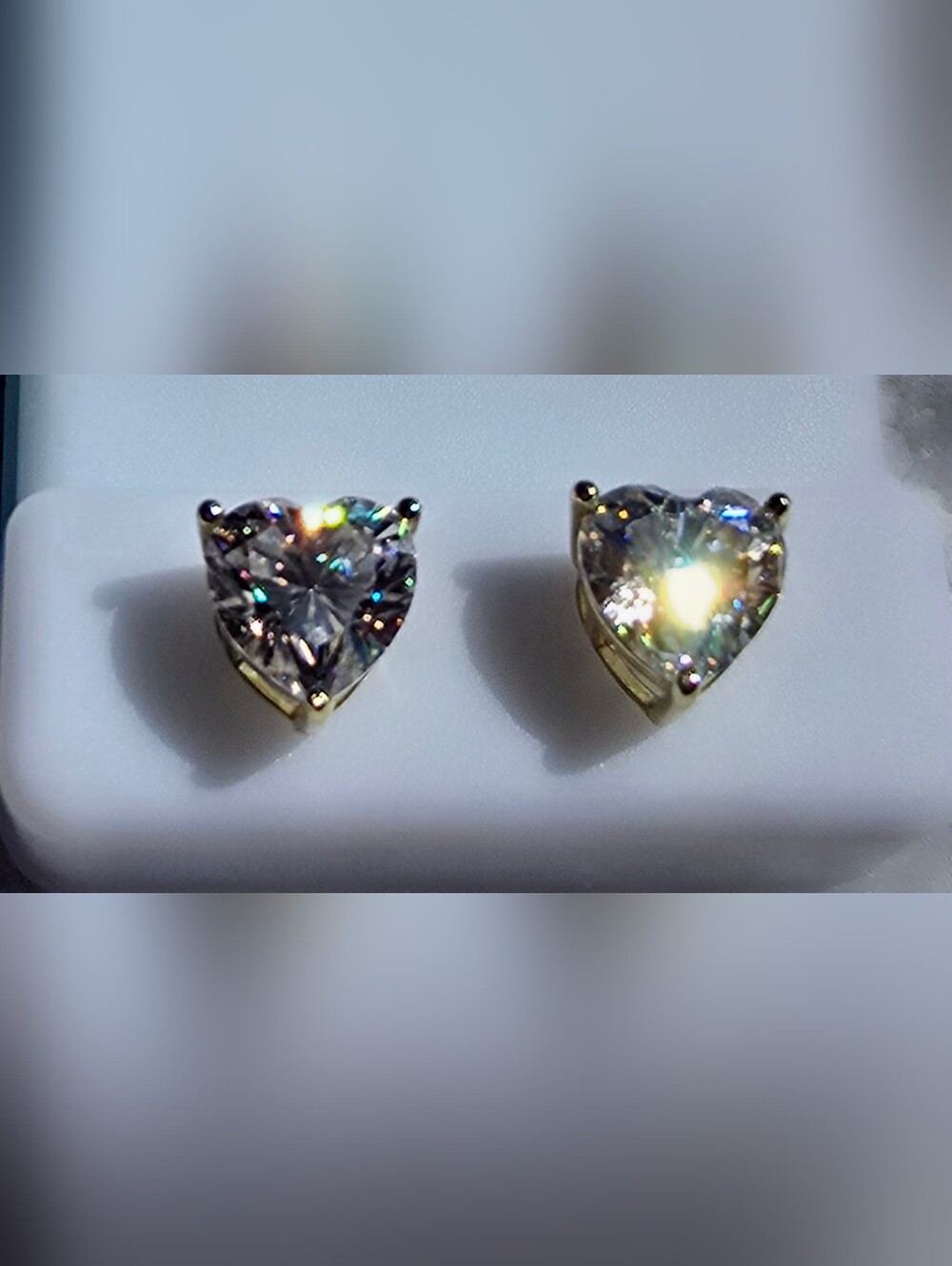 Heart-Cut Clear Crystal Stud Earrings in Gold